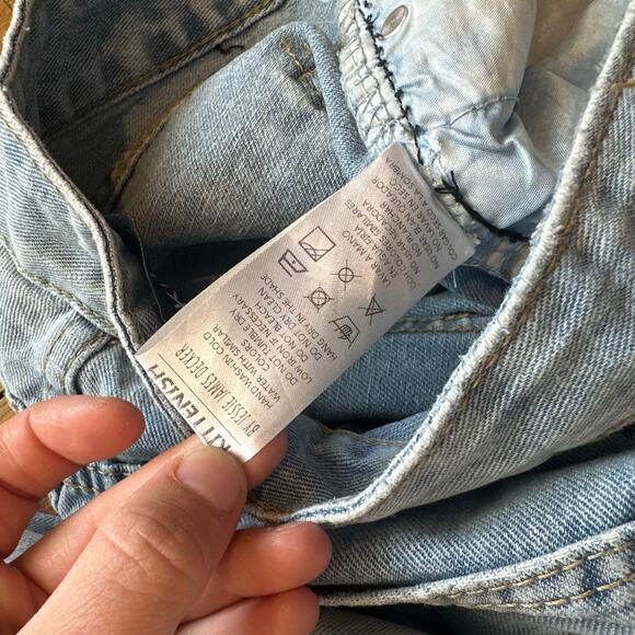 KITTENISH Jessie James Decker High-Rise Mom Jeans - 27 Light Wash Classic - Picture 5 of 11